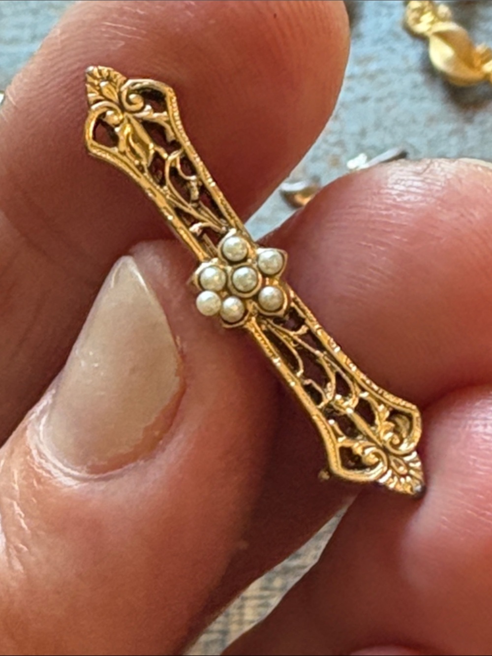 Mixed Vintage Pins and Brooches - Gold & Silver Tones - Picture 5 of 7